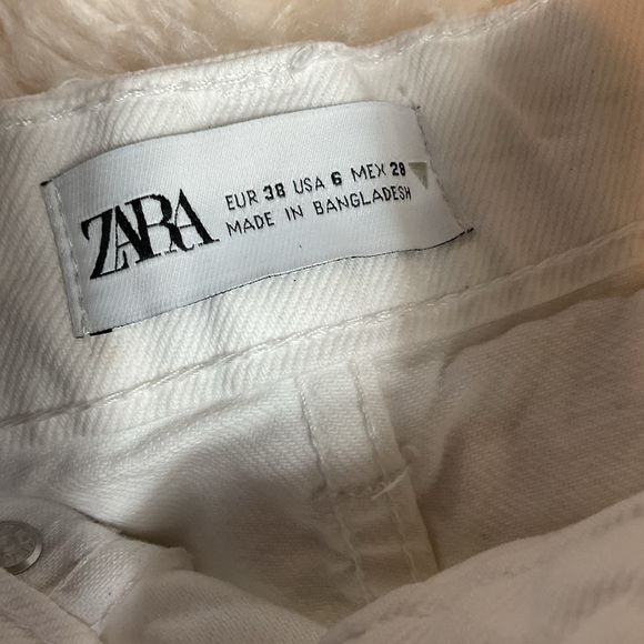 Zara Denim Jean Shorts Destroyed high rise white booty shorts on trend s… - Picture 6 of 6